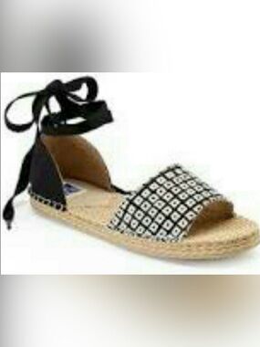 Reed Espadrilles Lace-up sandals.
Women's size Large (9-10). Excellent condition